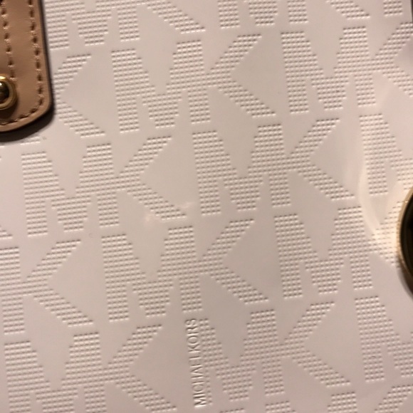 (Bundle) Micheal Kors Purse (Authenticated) - Picture 2 of 3